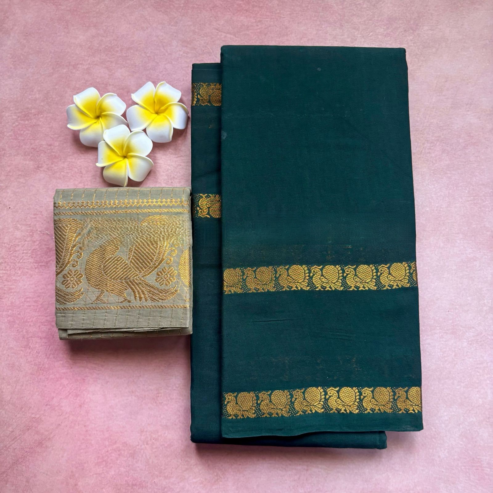 Premium Plain Sungudi Cotton Saree with Retta Petta Peacock Border